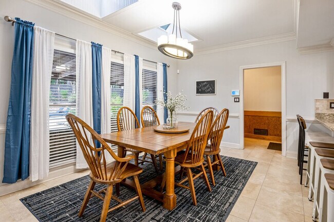 Building Photo - 29 Dean Rd SE