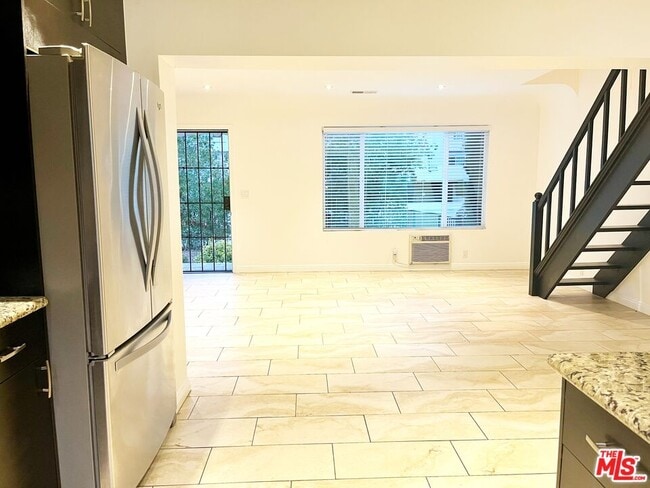 Building Photo - 14744 Magnolia Blvd