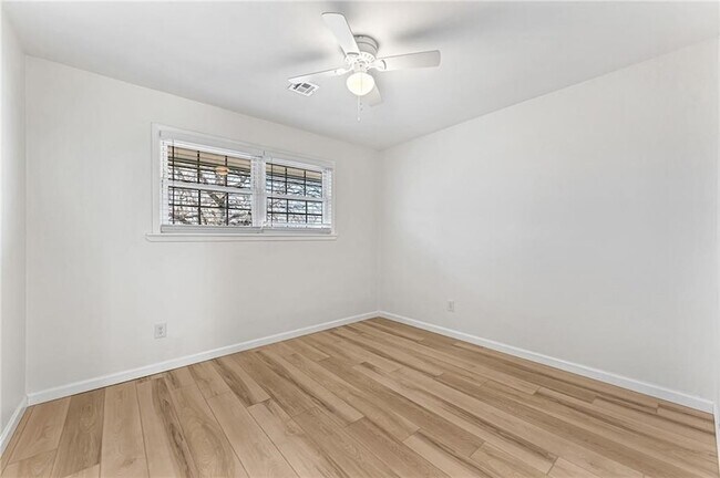 Building Photo - 14793 Dutchmans Dr