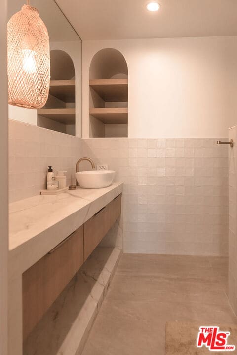 Building Photo - 606 N Ardmore Ave