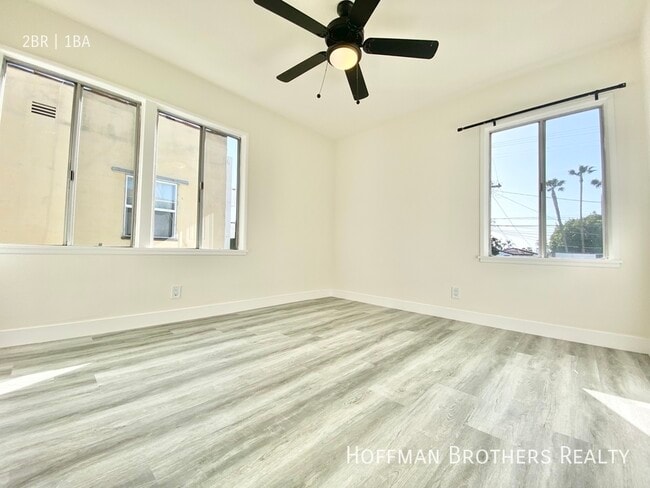 Building Photo - 441 1/2  N Hayworth Ave