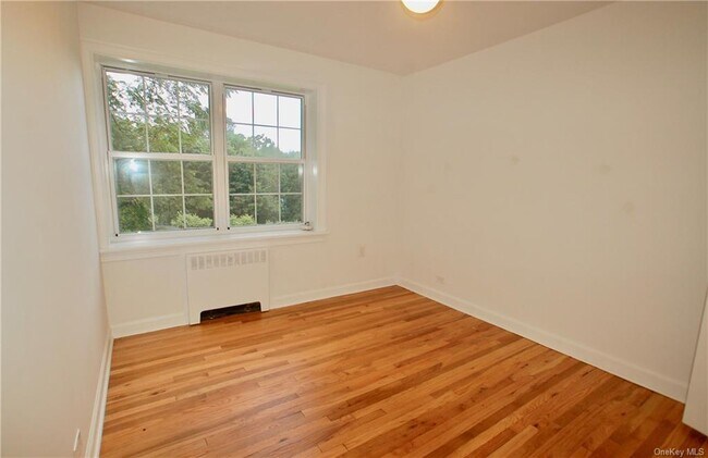 Building Photo - 633 Old Post Rd