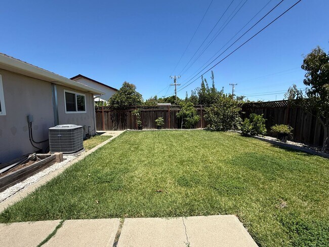 Building Photo - Updated Single Story Home located in Desirable Glenmoor Neighborhood of Fremont