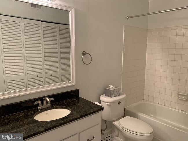 Building Photo - 2930 Yarling Ct