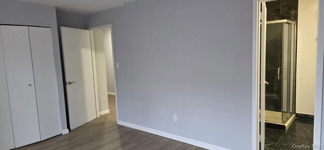 Building Photo - 3240 Netherland Ave