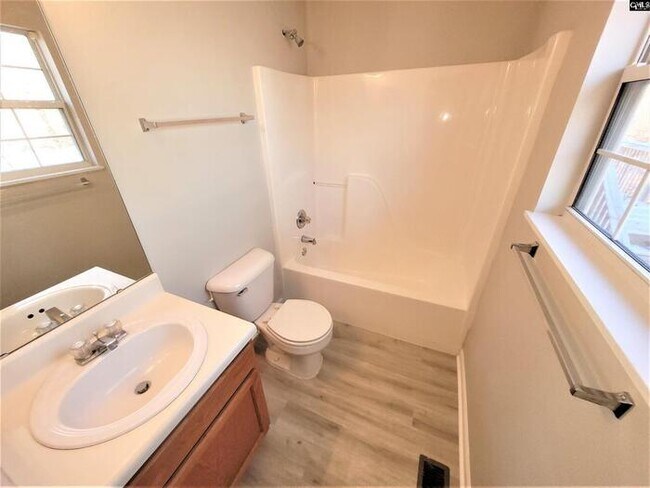 Building Photo - 252 Cherry Grove Dr