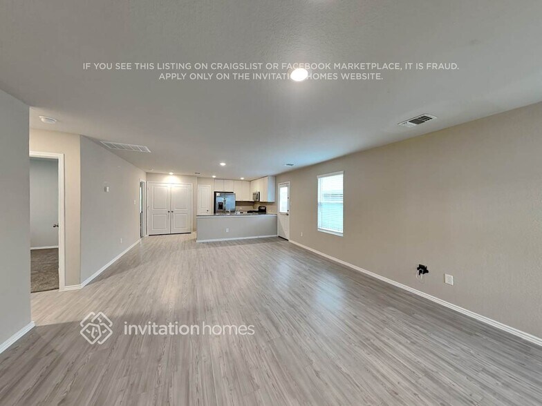 Building Photo - 7319 Avila Vis