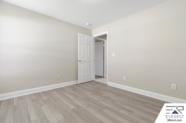 Building Photo - 30 Red Mill Dr