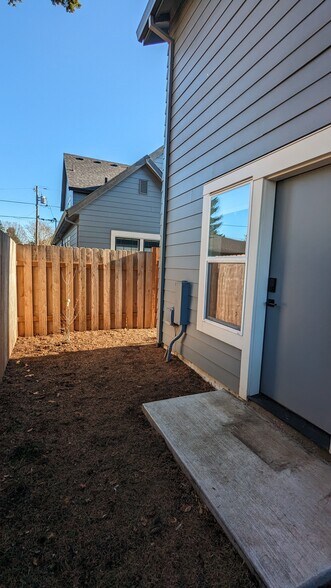 Building Photo - 5591 SE 57th Ave
