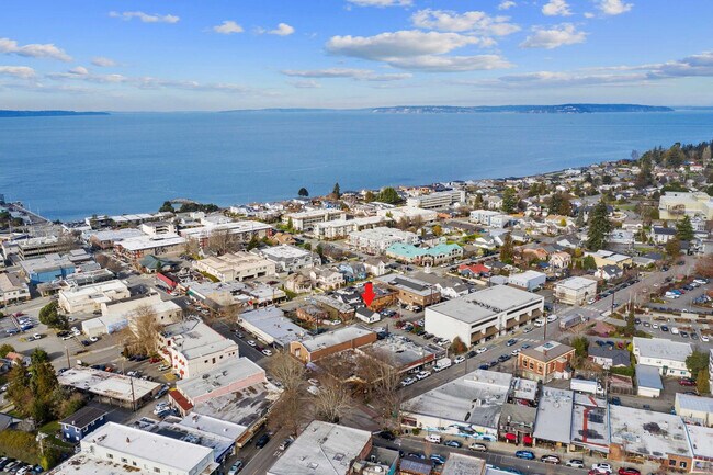 Building Photo - 120 4th Ave N