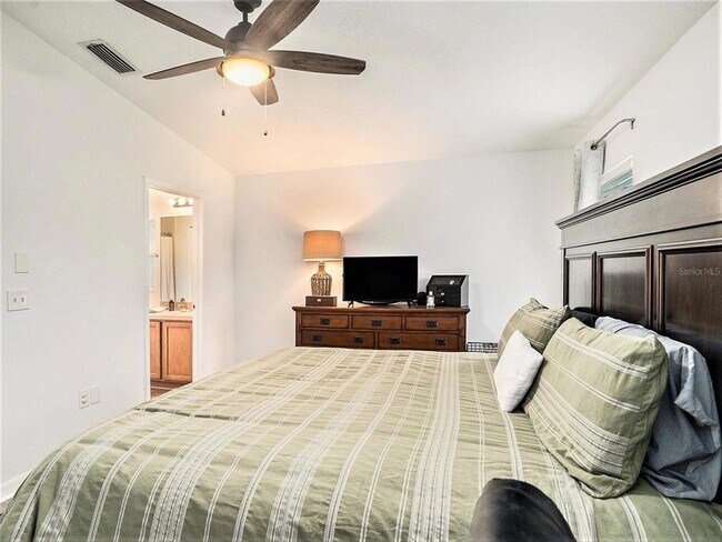 Building Photo - 7833 Carriage Pointe Dr