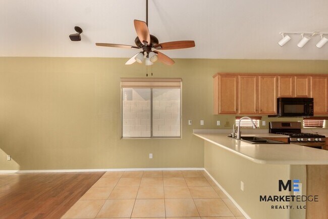 Building Photo - 4Bed/2Bath House at Greenway Rd/175th Ave!...