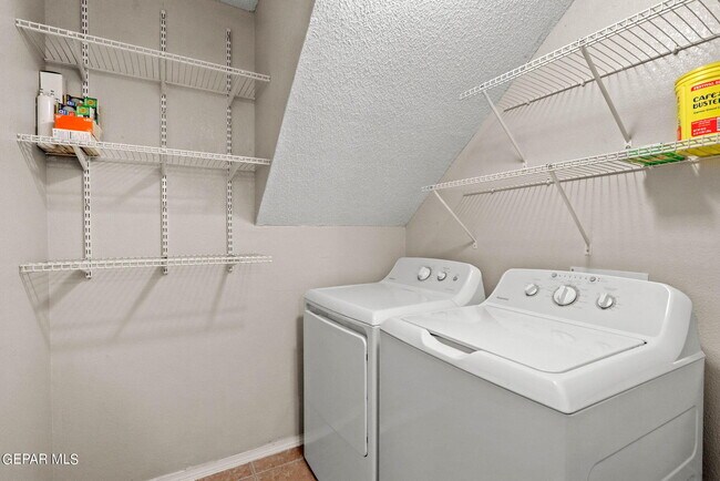 Building Photo - 10822 Elise St