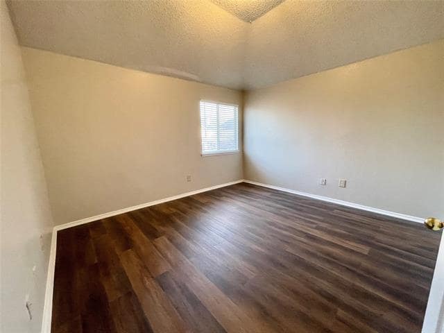 Building Photo - 7728 Parkwood Plaza Dr