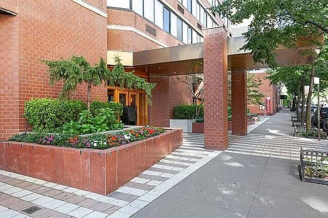 Building Photo - 330 E 75th St