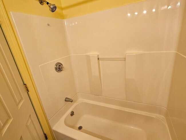 Building Photo - 108 N Main St