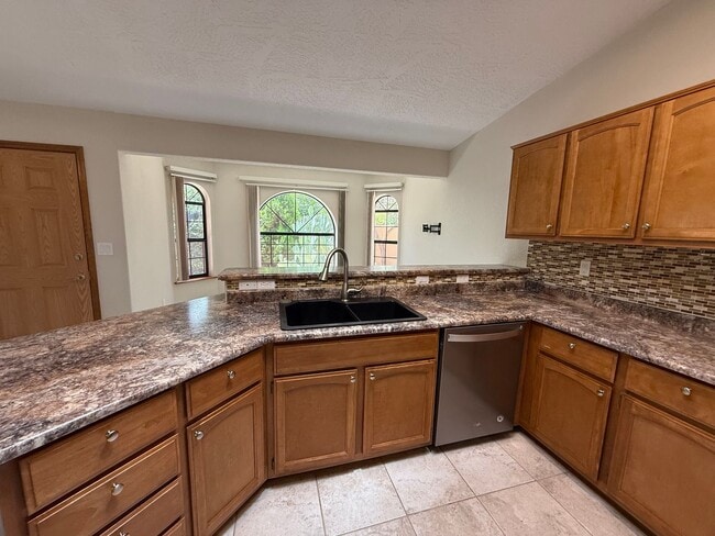 Building Photo - Desirable Uptown Sedona In the Orchards 3 ...