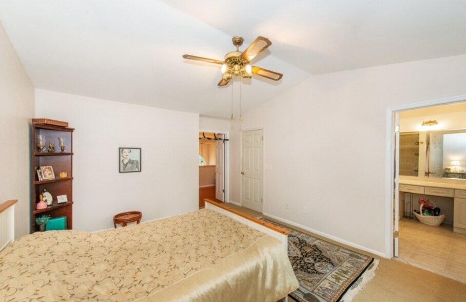 Building Photo - 34 Fieldstone Rd