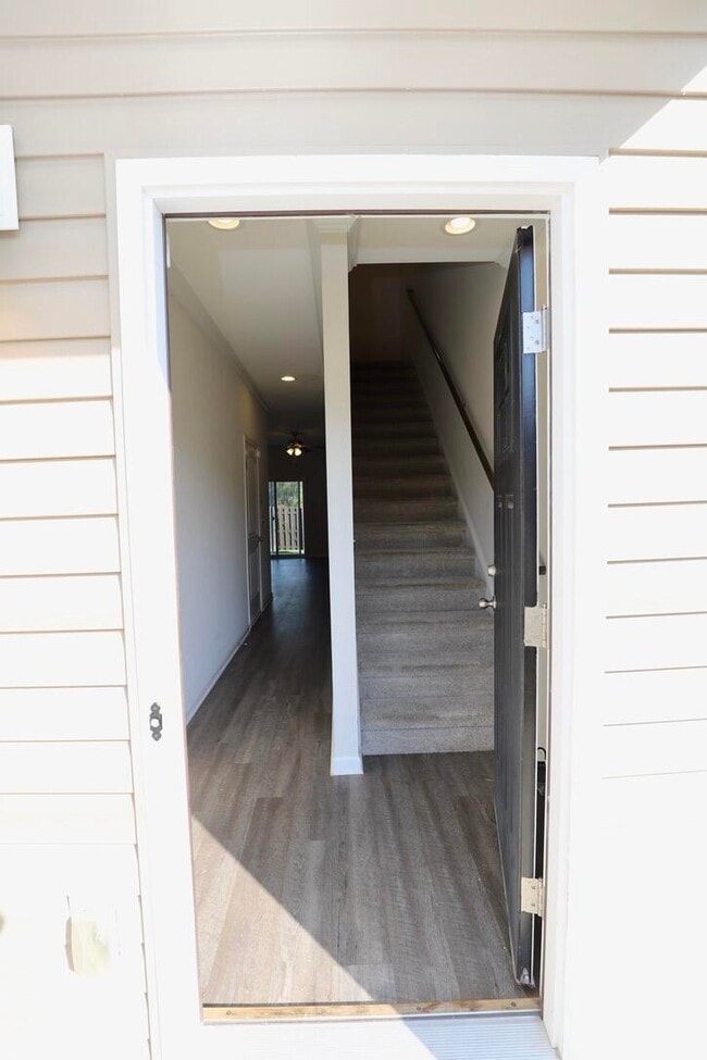 Building Photo - 2943 Old Field Rd