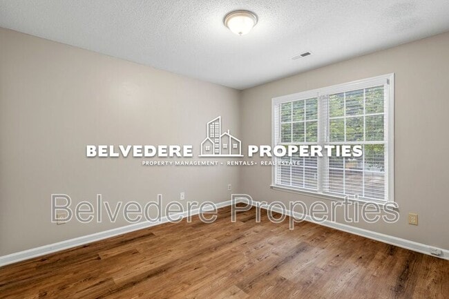 Building Photo - 2320 Meadow Gate Dr