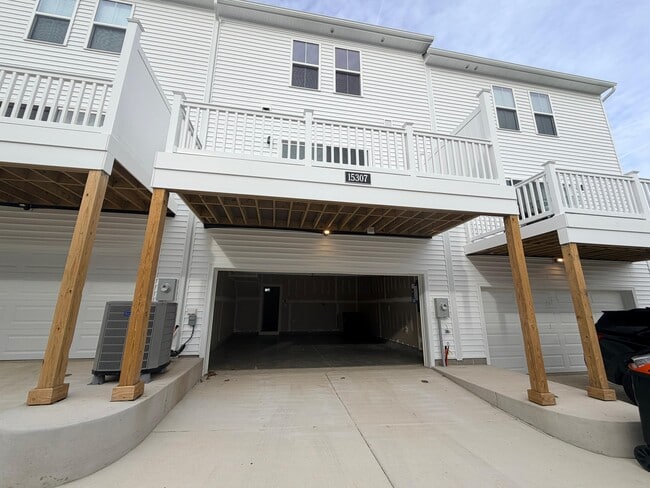 Building Photo - 15307 Sunray Aly