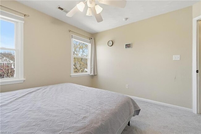 Building Photo - 1721 Chestwood Dr