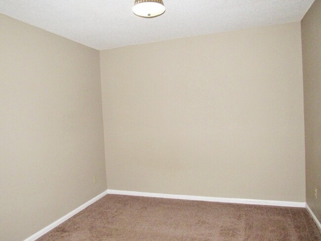 Building Photo - 341 Beverly St