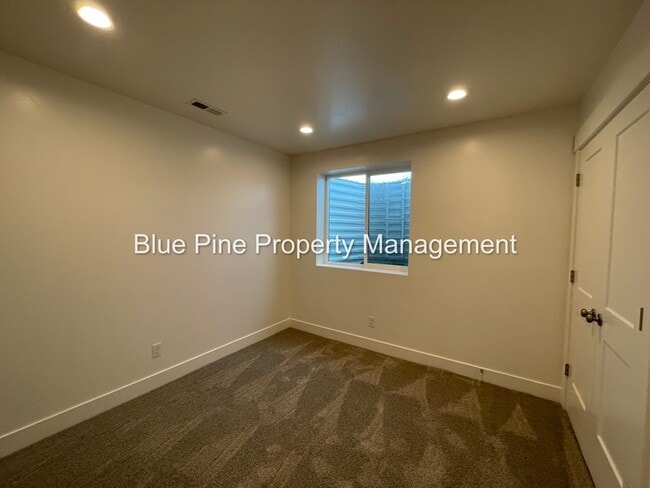 Building Photo - 5844 Wildrose Ave