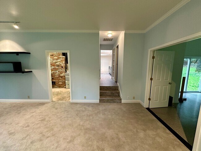 Building Photo - Spacious 4 Bedroom House on Banner Lava Cap Rd