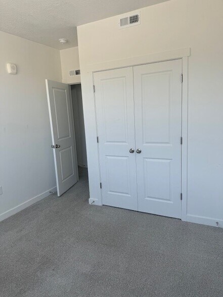 Building Photo - 8345 S Iris Lumi Ln