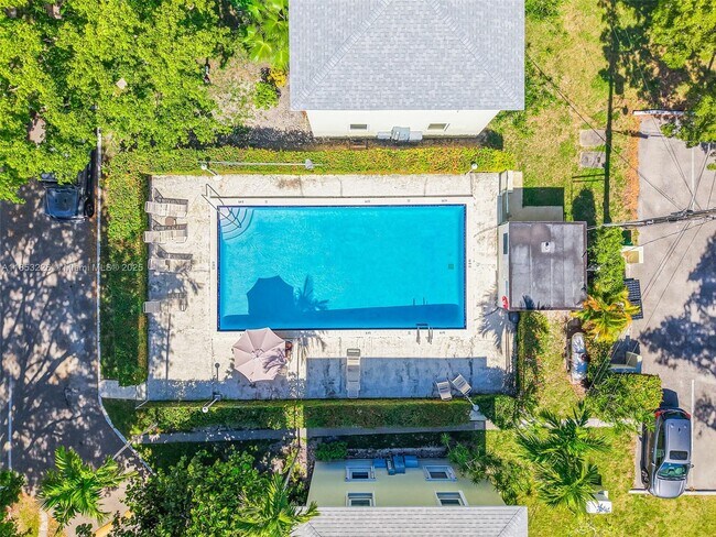 Building Photo - 7635 SW 56th Ave