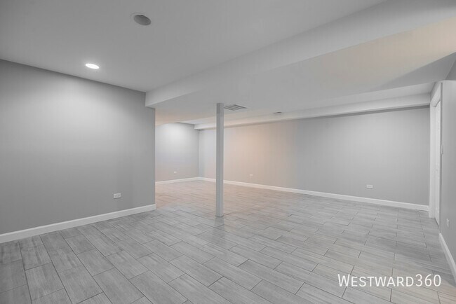 Building Photo - 1906 W 17th St