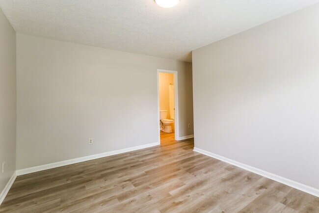 Building Photo - 1352 E McClarnon Dr