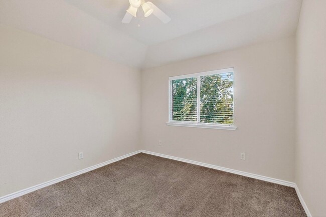 Building Photo - Spacious & Stylish Home in Quail Run-North...