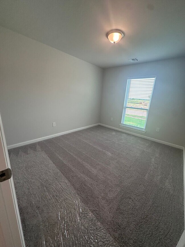 Building Photo - FIRST MONTH FREE - NEW NEW NEW!
