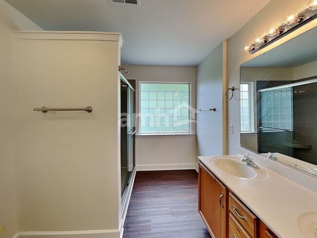 Building Photo - 512 Grantham Ln