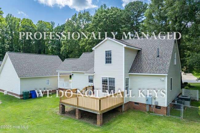Building Photo - 205 Simbelyn Dr