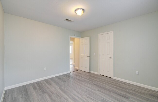 Building Photo - 4624 Kingsbury St