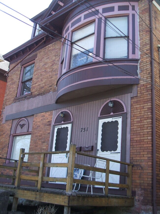 Building Photo - 751 Chislett St