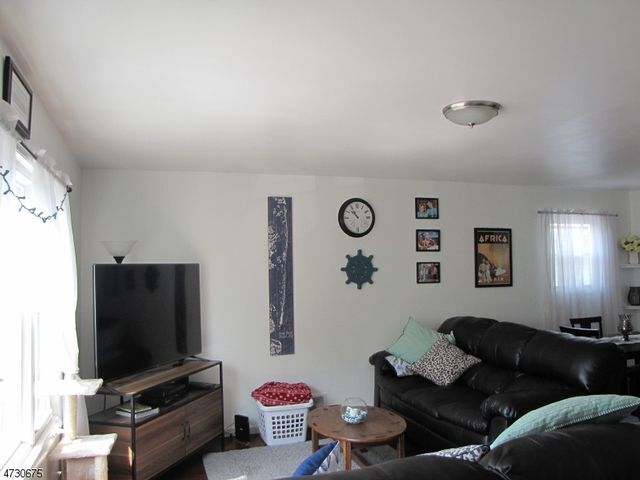 Building Photo - 12 Maple Ave