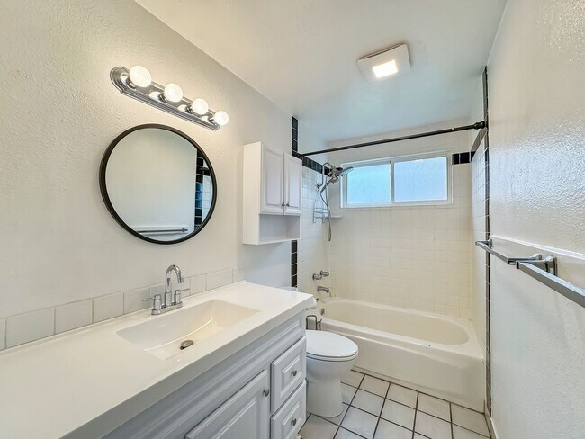 Building Photo - Immaculate Single-Level Home