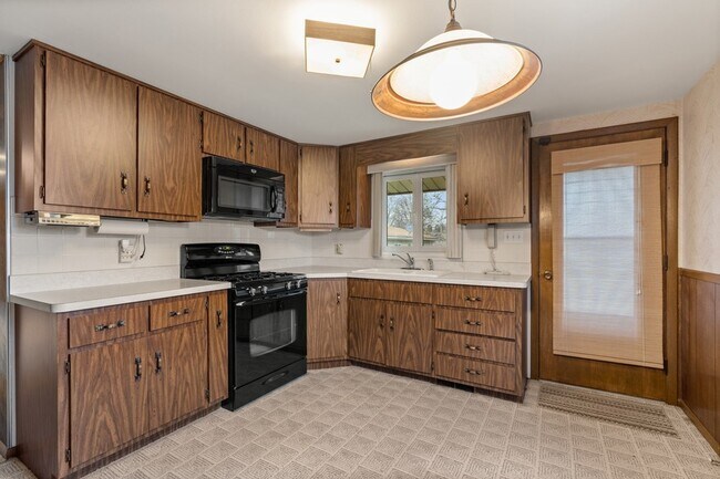 Building Photo - 537-541 N Edgelawn Drive Unit 539