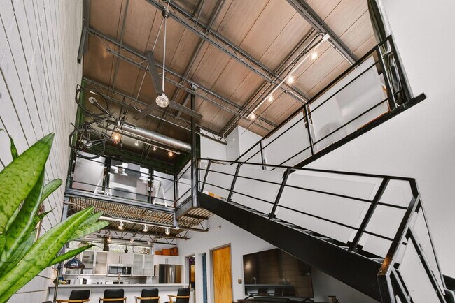 Building Photo - 4801 S Congress Ave