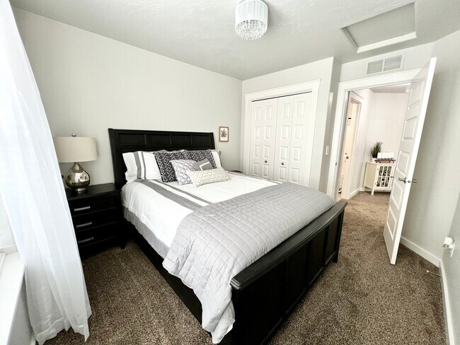 Building Photo - 5068 W Targee St