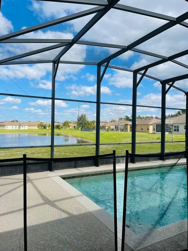 Building Photo - Brand new 4 bed 2 1/2 bath house in gated ...