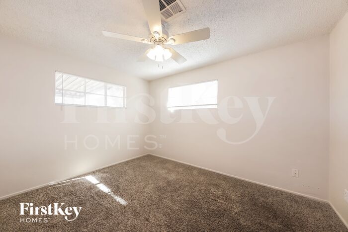 Building Photo - 2118 W Montebello Ave