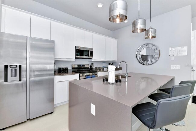 Building Photo - 7770 Sandy Ridge Dr