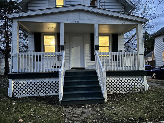 Front of duplex - 606 W 5th St