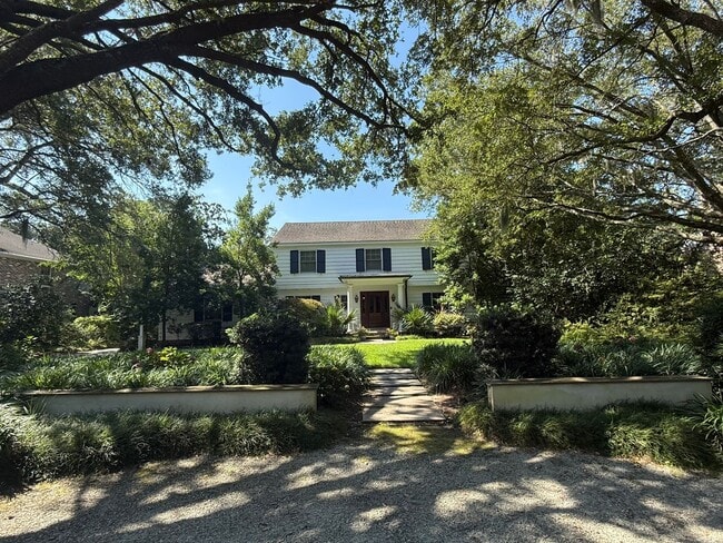 Building Photo - Stunning Single Family Home in The Crescent