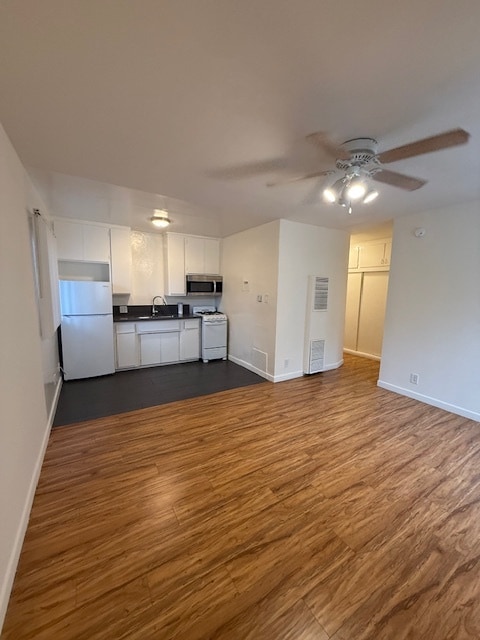 Building Photo - Westwood Plaza Apartments